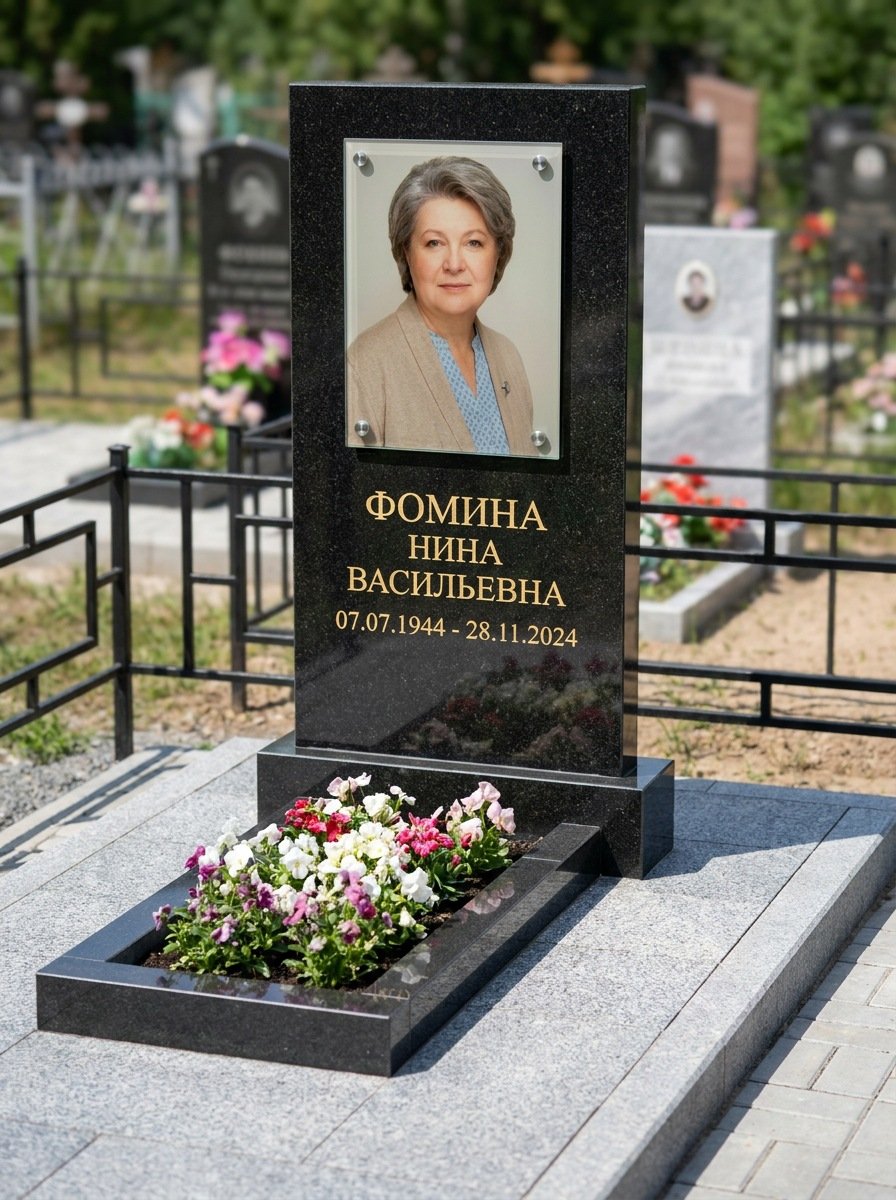 Портрет на памятнике в Липецке — Цветной портрет, вплавленный в стекло, на чёрном граните